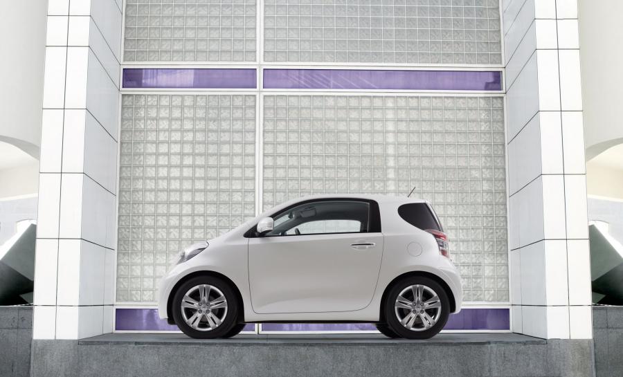  Toyota iQ 2008 года  (фото 31 из 225)